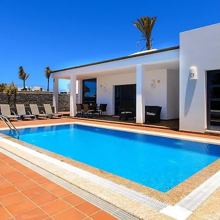 Villas Deluxe Piscina Privada Climatizada-sauna-jacuzzi * Playa Blanca (Lanzarote)